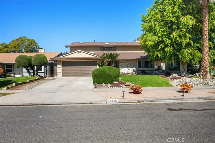 Welcome home to 1445 Del Norte Dr