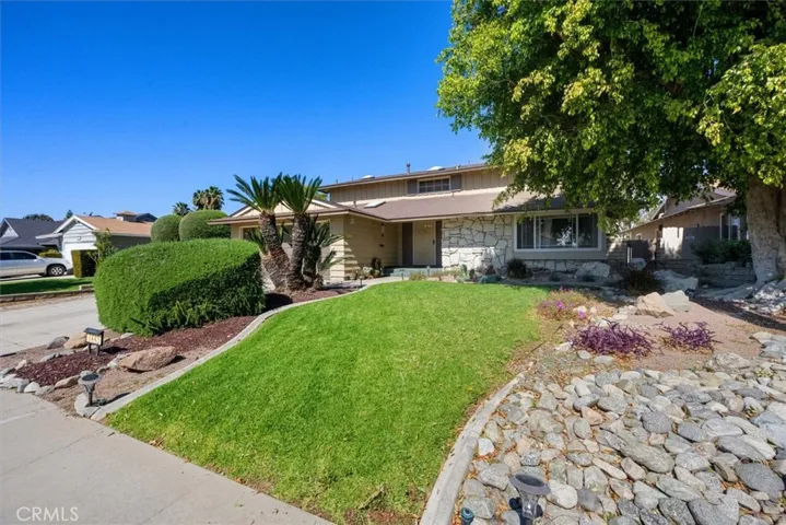 Welcome home to 1445 Del Norte Dr