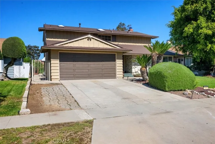 Welcome home to 1445 Del Norte Dr