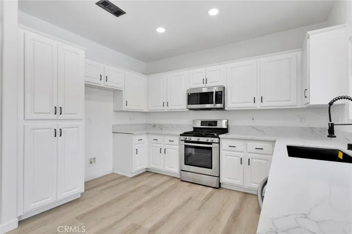 13970 Doria, Victorville, California 92394