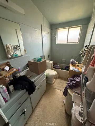 Primary Bedroom's en suite bathroom