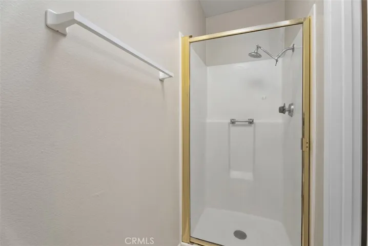 Primary Bath – Primary bath includes a separate shower area and convenient towel storage. A practical layout supports daily use with clean, straightforward finishes.

