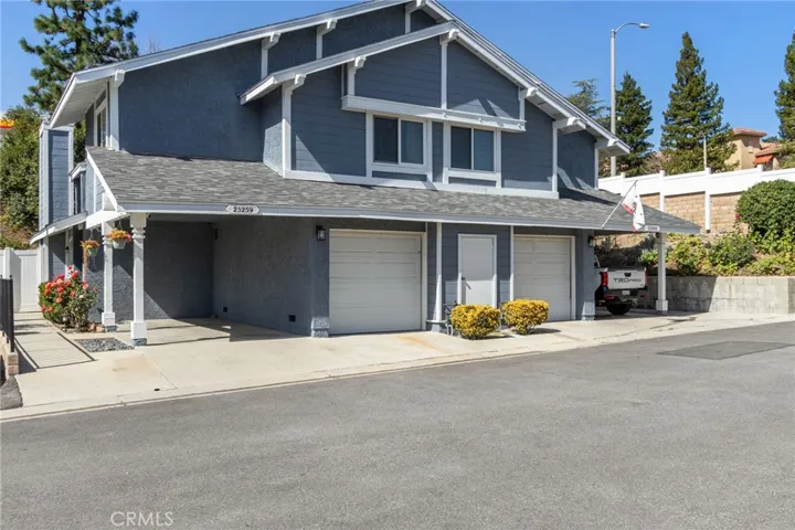 Carpot and 1 car garage