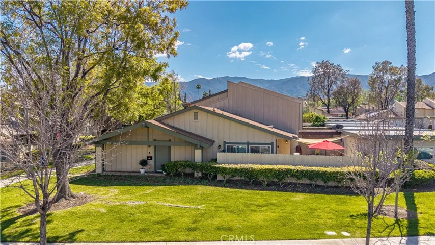 Wonderful Single Story with Large Backyard and 2 Car Garage!