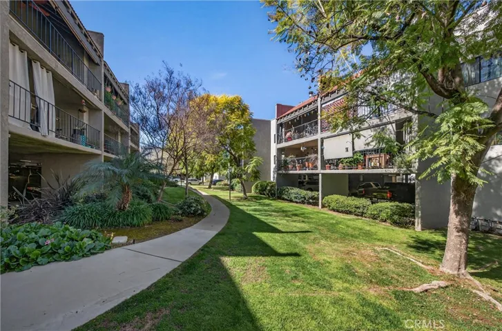 Common grounds maintained by HOA