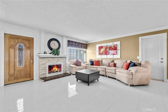 Large Living Room with fireplace