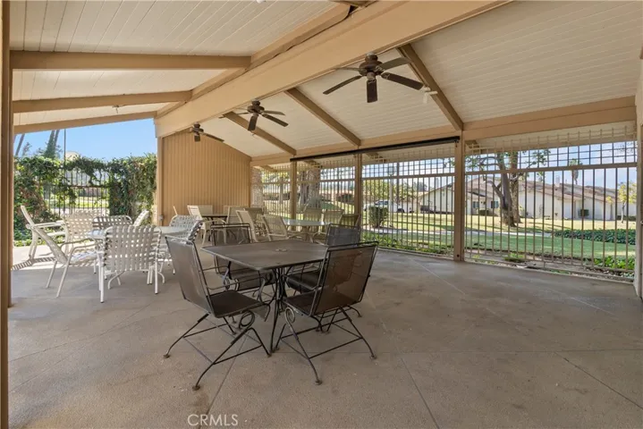 Community cabana area (pool deck, spa and barbeques)