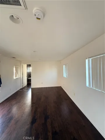BEDROOM (UPSTARIS)