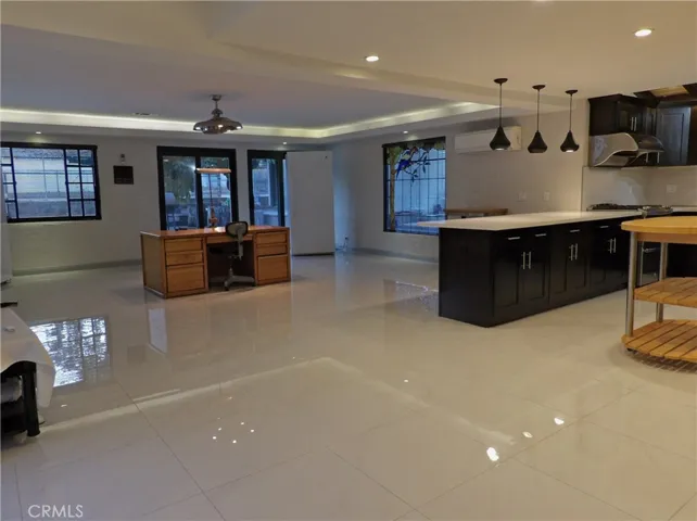 Kitchen & recreation room