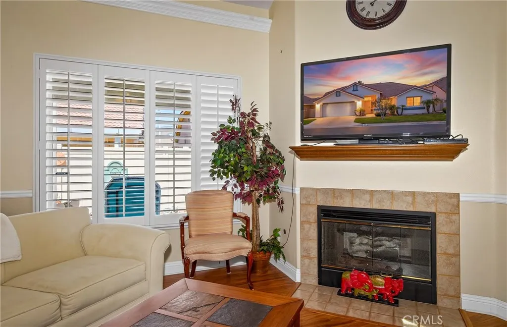 living area with gas fireplace