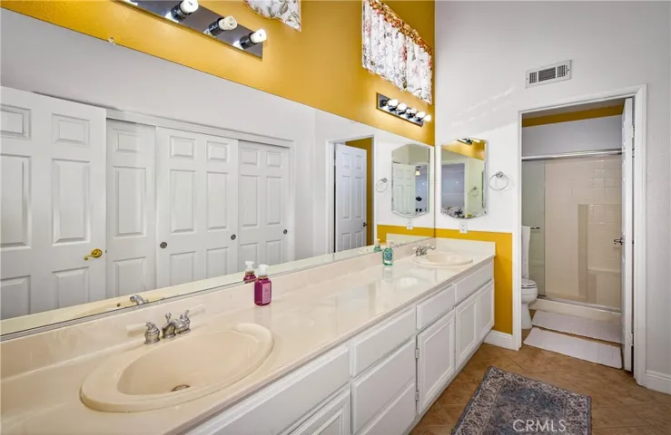 double sinks in main bathroom