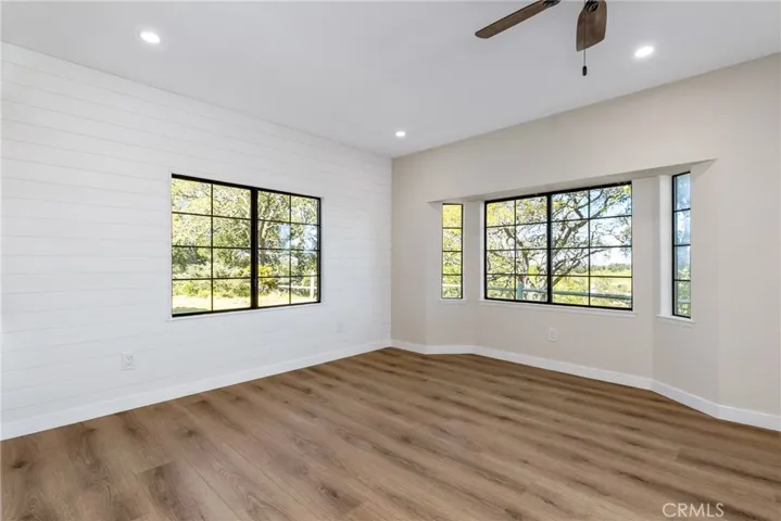 Original photo of living room.