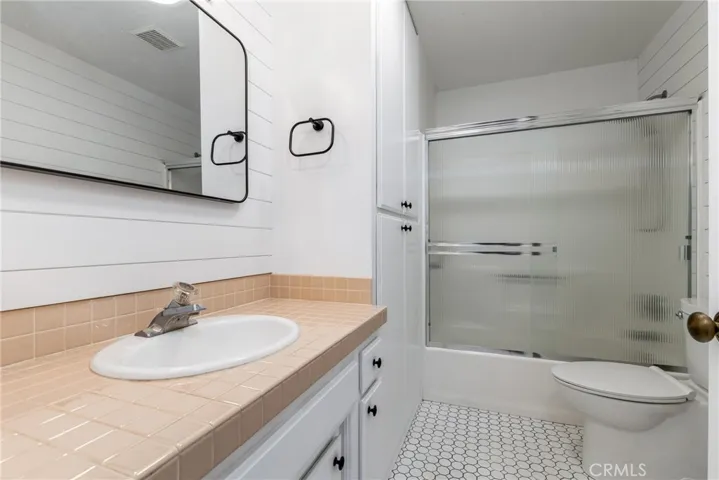 The guest bedrooms are serviced by a full bathroom.