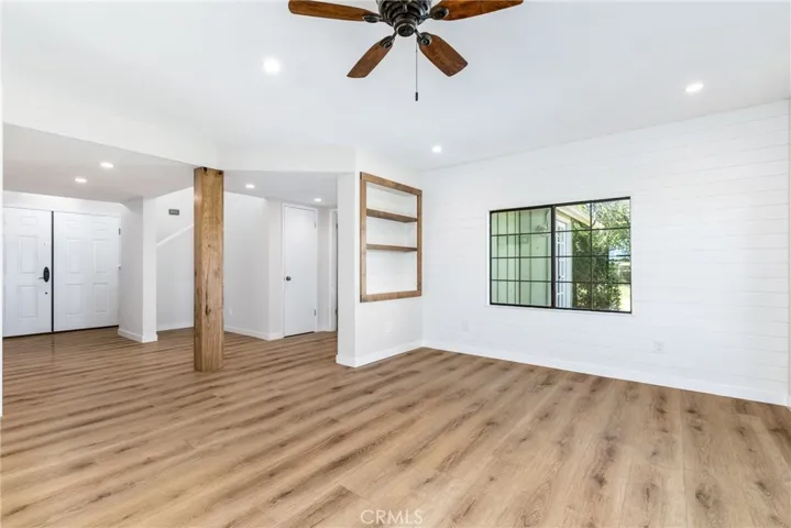 Original photo of living room.