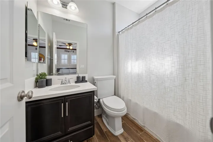secondary bathroom inside bedroom