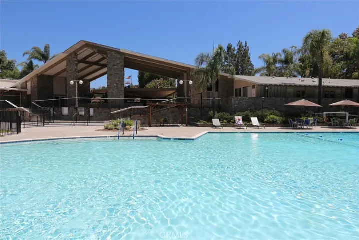Friendly Valley Sparkling Pool
