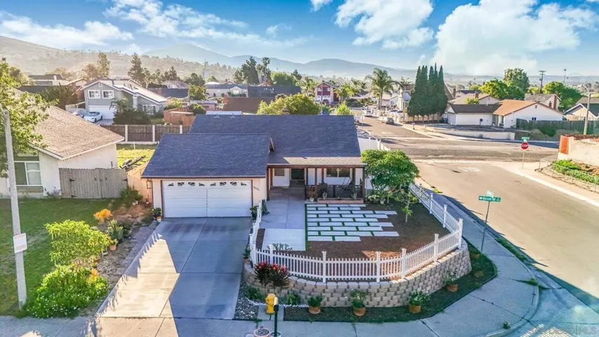 https://zimg.paragon.ice.com/ParagonImages/Property/PA/SDMLS/260005880/42/3072/2304/1ad219165cb347a973e83673b9cefd92/3/a958cc58e618cb186a49452212d98876/260005880-4c2cec3e-e06b-4879-811b-50685472bed0.JPG
