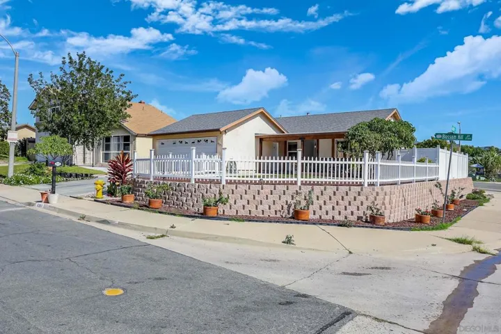 https://zimg.paragon.ice.com/ParagonImages/Property/PA/SDMLS/260005880/5/3072/2304/ee141598a20fe1389d6434ddc8b0d3f8/3/a958cc58e618cb186a49452212d98876/260005880-7c7e2e39-a11f-487d-a633-f9f557f1dc20.JPG