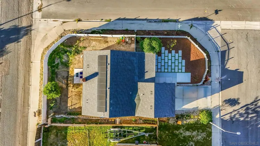 https://zimg.paragon.ice.com/ParagonImages/Property/PA/SDMLS/260005880/50/3072/2304/3eead241062eea9552bb9c4f1a2079ac/3/a958cc58e618cb186a49452212d98876/260005880-03b1c0fd-3537-47e4-b857-d83d6359ef26.JPG