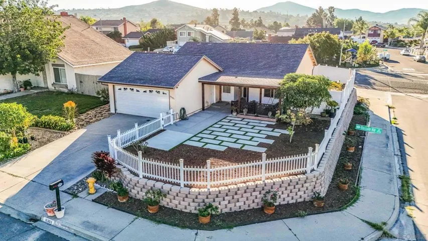 https://zimg.paragon.ice.com/ParagonImages/Property/PA/SDMLS/260005880/38/3072/2304/a3ddf3c92b240a9a54936e401e44b120/3/a958cc58e618cb186a49452212d98876/260005880-581cd13d-3898-4dfe-97d4-9f9e713a5904.JPG