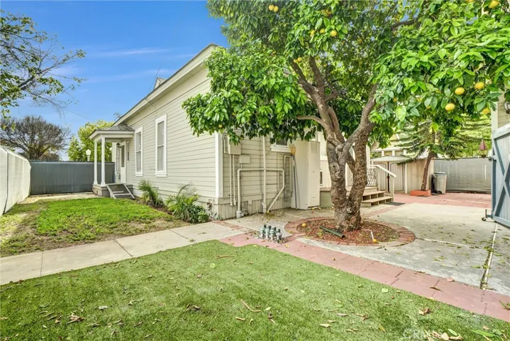 Front unit side yard