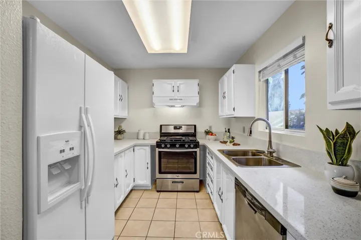 Rear Unit Kitchen