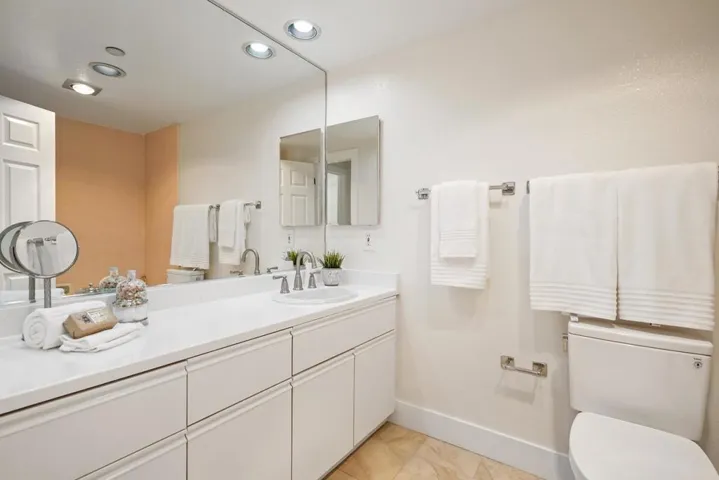 4159 El Camino Way B, Palo Alto, California 94306