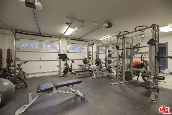 7171 Chelan Way, Los Angeles, California 90068