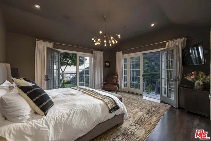 7171 Chelan Way, Los Angeles, California 90068