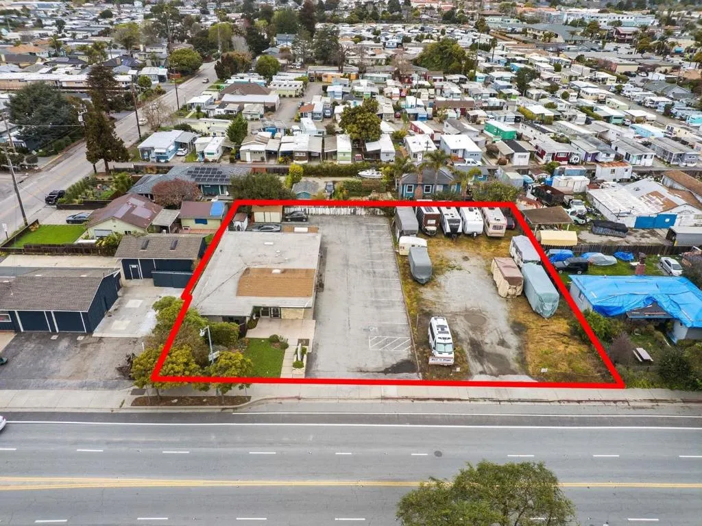 3811 Portola Dr
