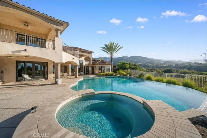 Infinity pool