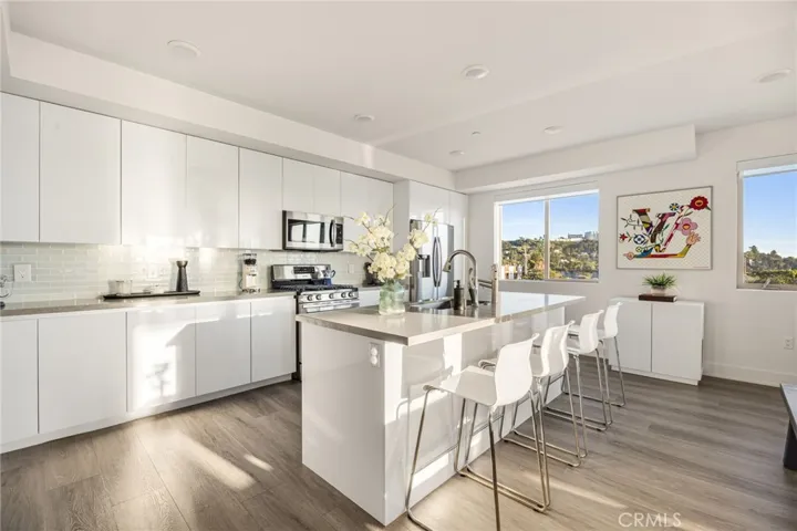 518 E Windsor 305, Glendale, California 91205