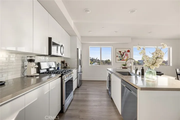 518 E Windsor 305, Glendale, California 91205