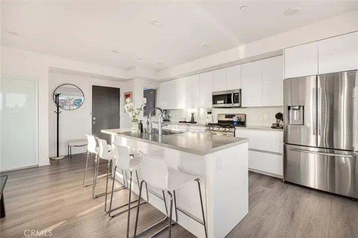 518 E Windsor 305, Glendale, California 91205