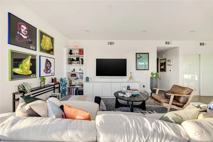 518 E Windsor 305, Glendale, California 91205