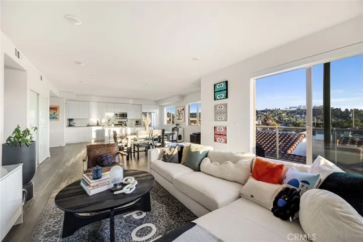 518 E Windsor 305, Glendale, California 91205