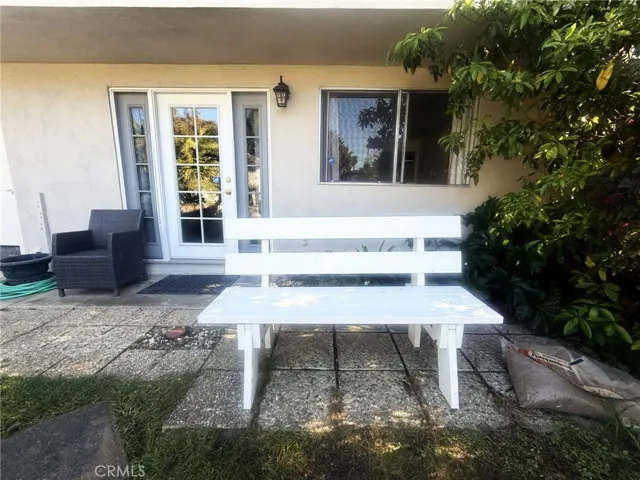 Charming private guest suite located in the front portion of a single-family home on a quiet cul-de-sac in Dana Point.