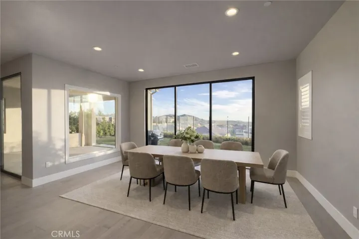 This image has been virtually staged for illustrative purposes only. Furniture and décor are not included in the sale of the property.