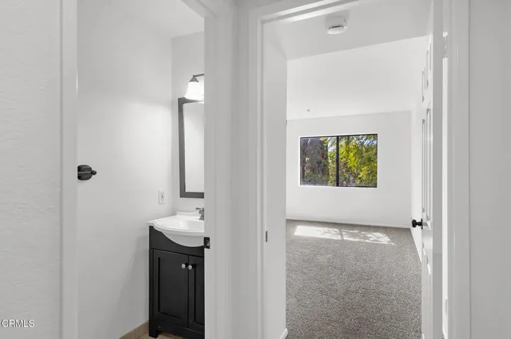 bathroom half hallway 1000Cali-23