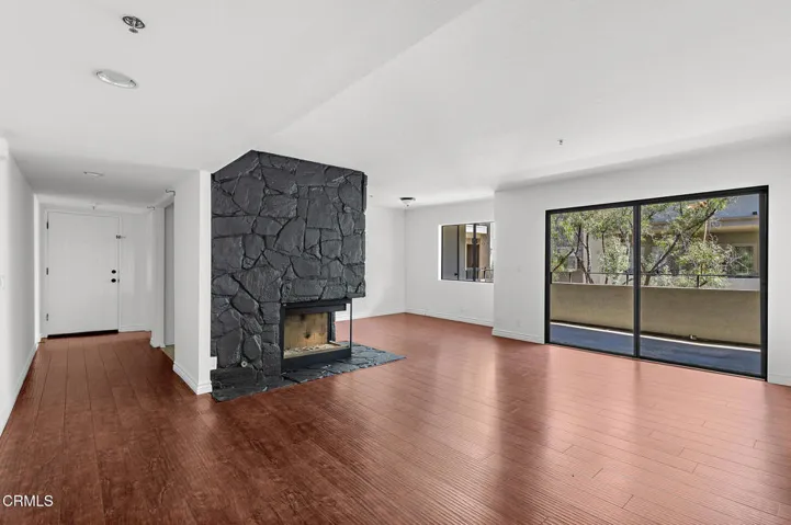 Living Rm Dininng Hall 1000Cali-11