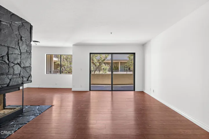 Living Rm Dining Rm 1 1000Cali-12