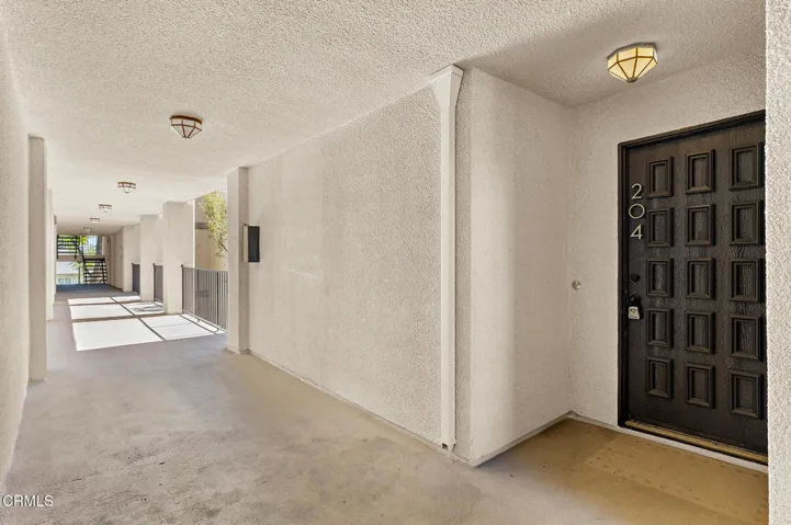 Front door 1000Cali-37