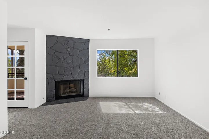 Mstr fireplace window 1000Cali-25