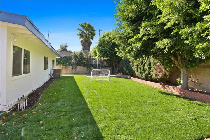 LARGE BACKYARD WITH MATURE TREES