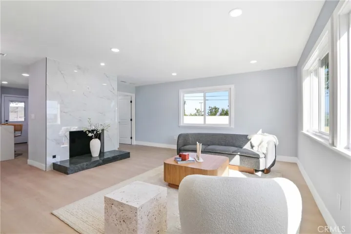LIVING ROOM. BEAUTIFUL QUARTZ CLAD FIREPLACE