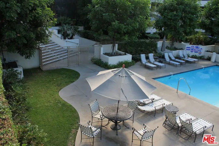 POOL AMENITIES