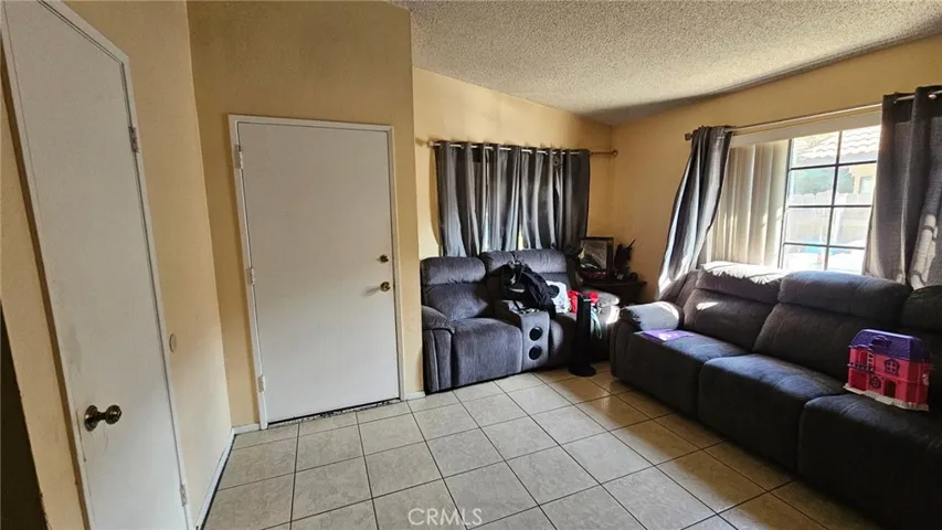 6097 LIVING ROOM