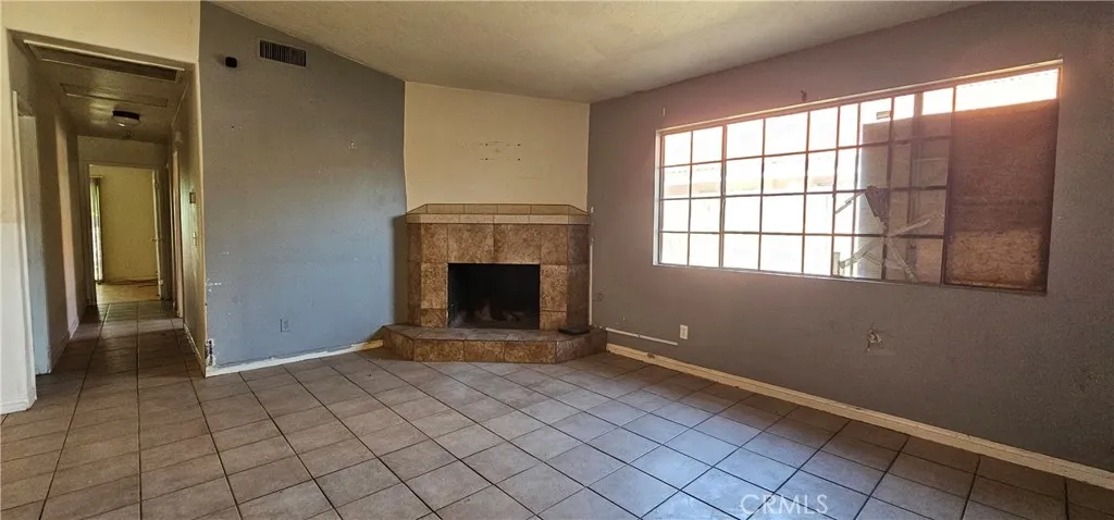 6095 LIVING ROOM