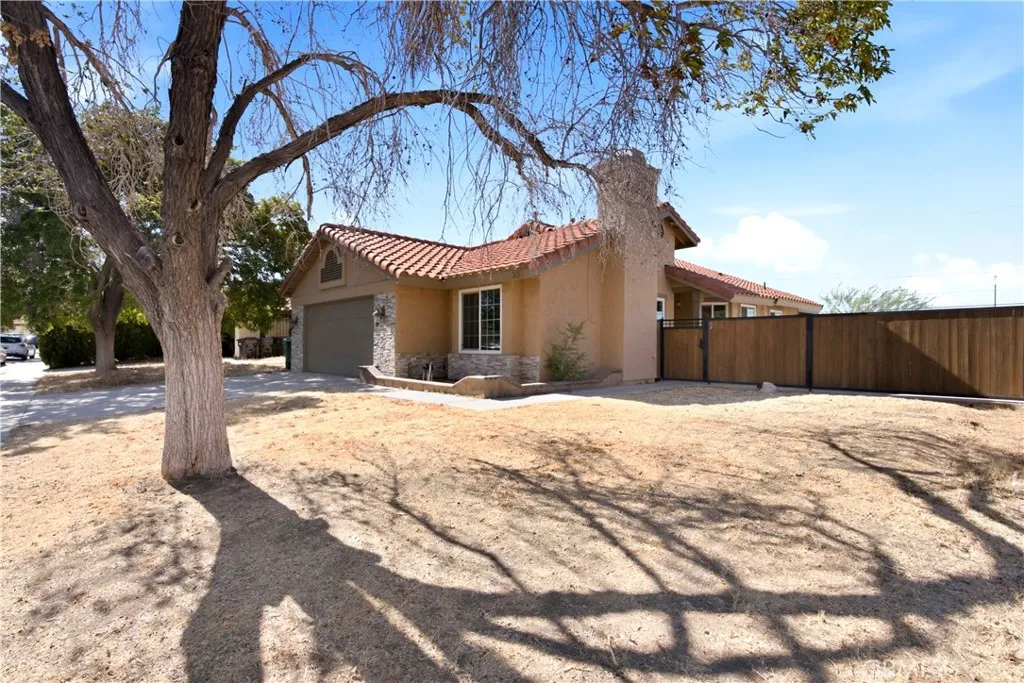 3217 E Avenue S1, Palmdale, California 93550 — photo 4