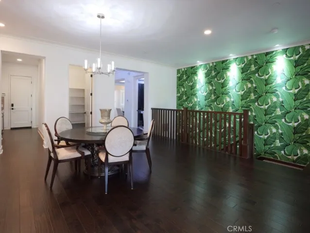 Casual Dining Area